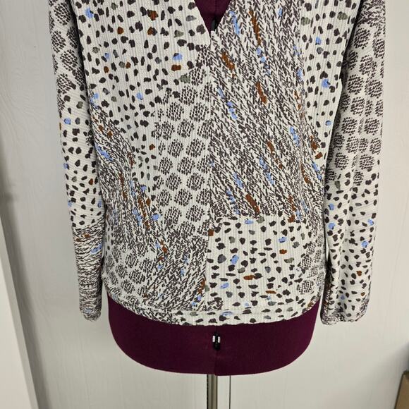 NWT NEW Daytrip by Buckle Mixed Print V-Neck Knit Long Sleeve Top | Size Small - Picture 8 of 11